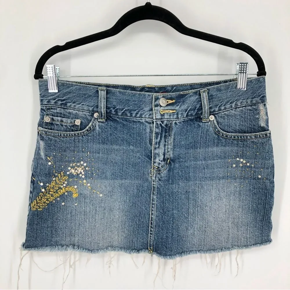 Vtg Guess Jeans Y2K Denim Mini Skirt Womens 28 Gold Sequins Cutoff Destructed‎